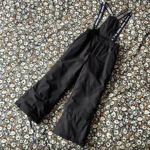 Black Oskosh snowpant for kids size 7
